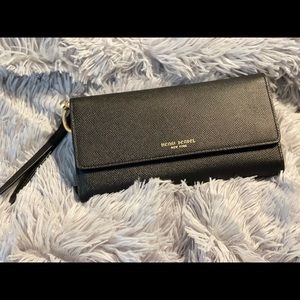 Henri Bender Uptown Out and About Organizer Wallet